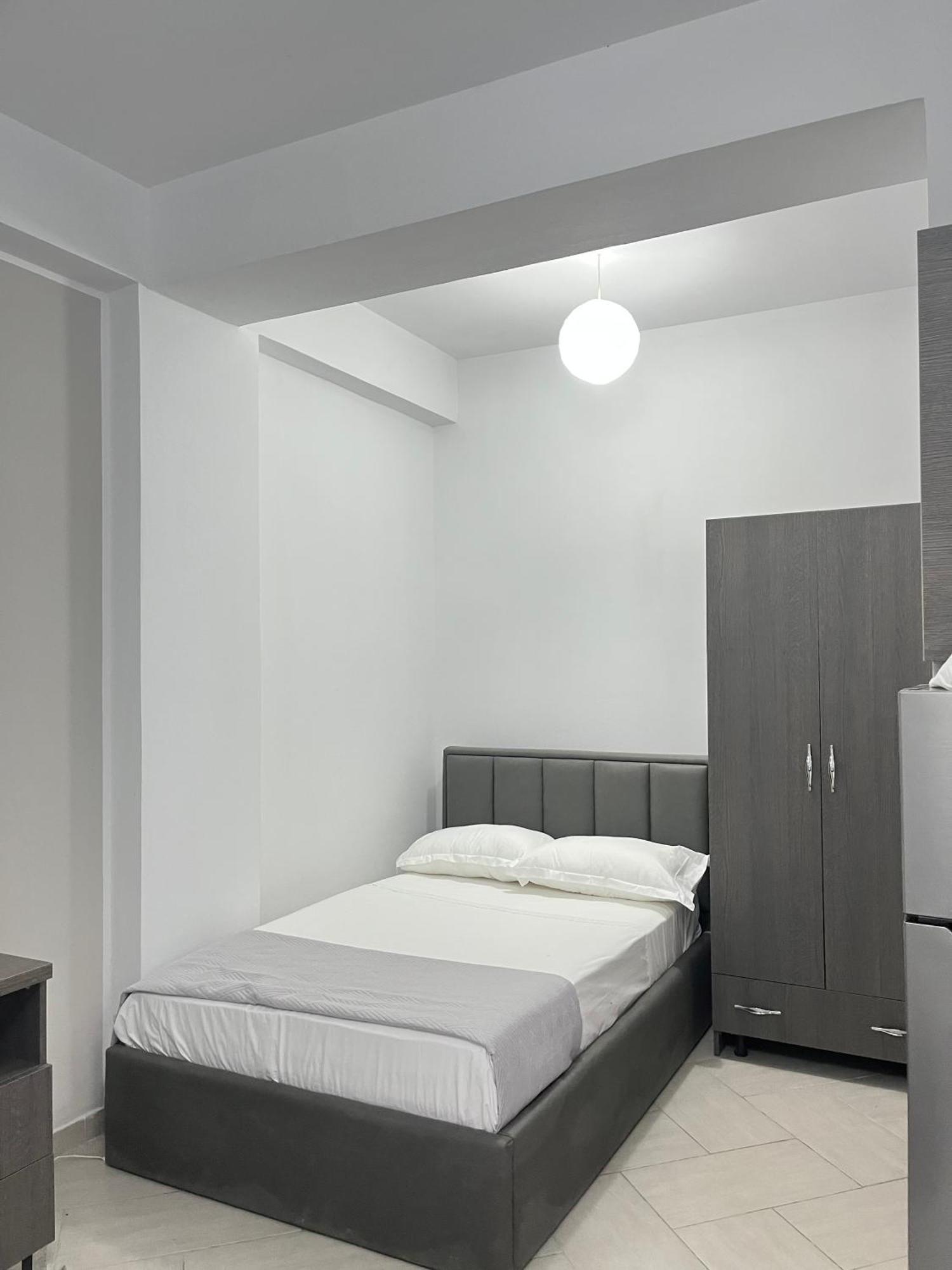 Blossom Apartments Vlorë Buitenkant foto