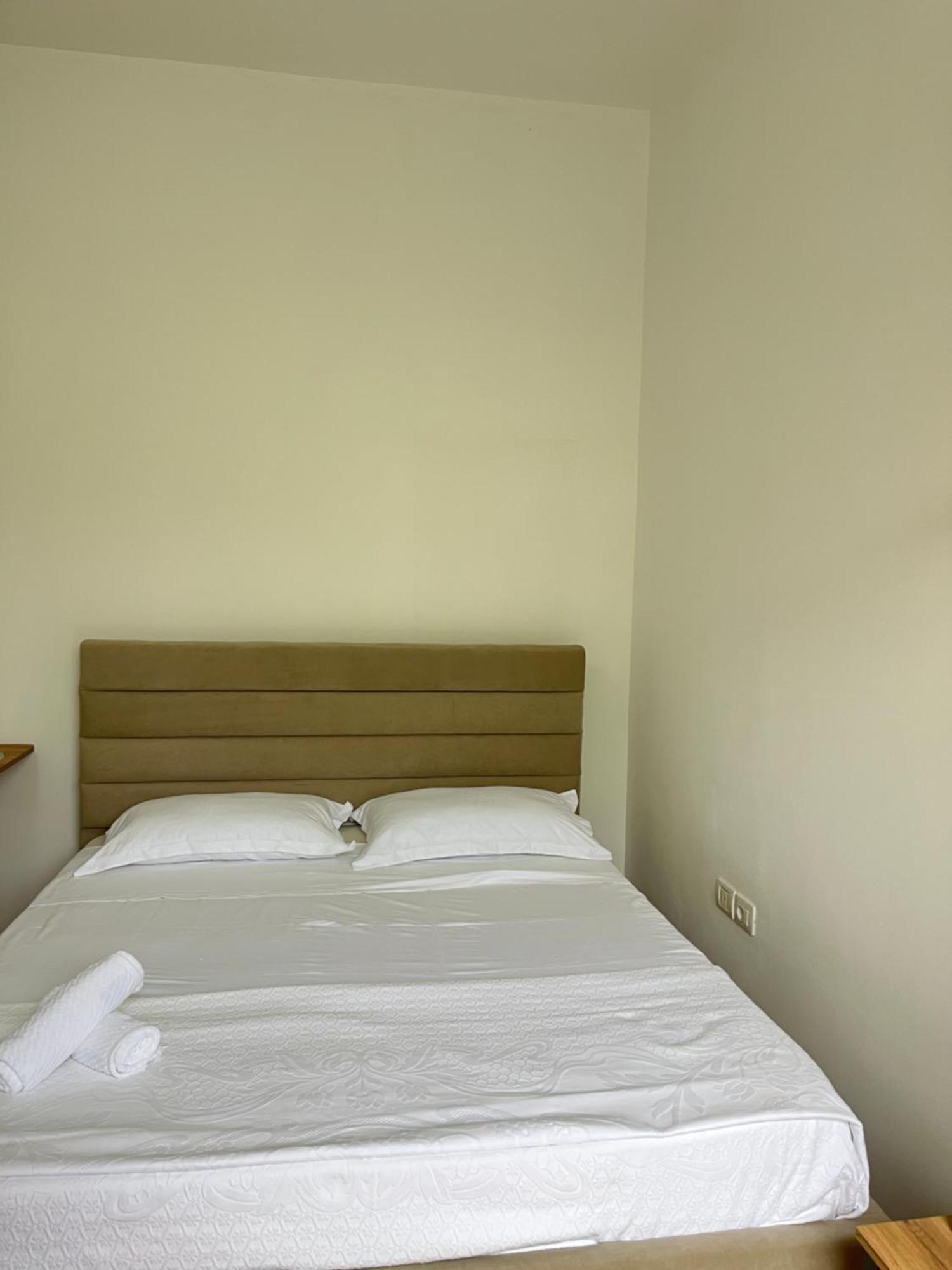 Blossom Apartments Vlorë Buitenkant foto