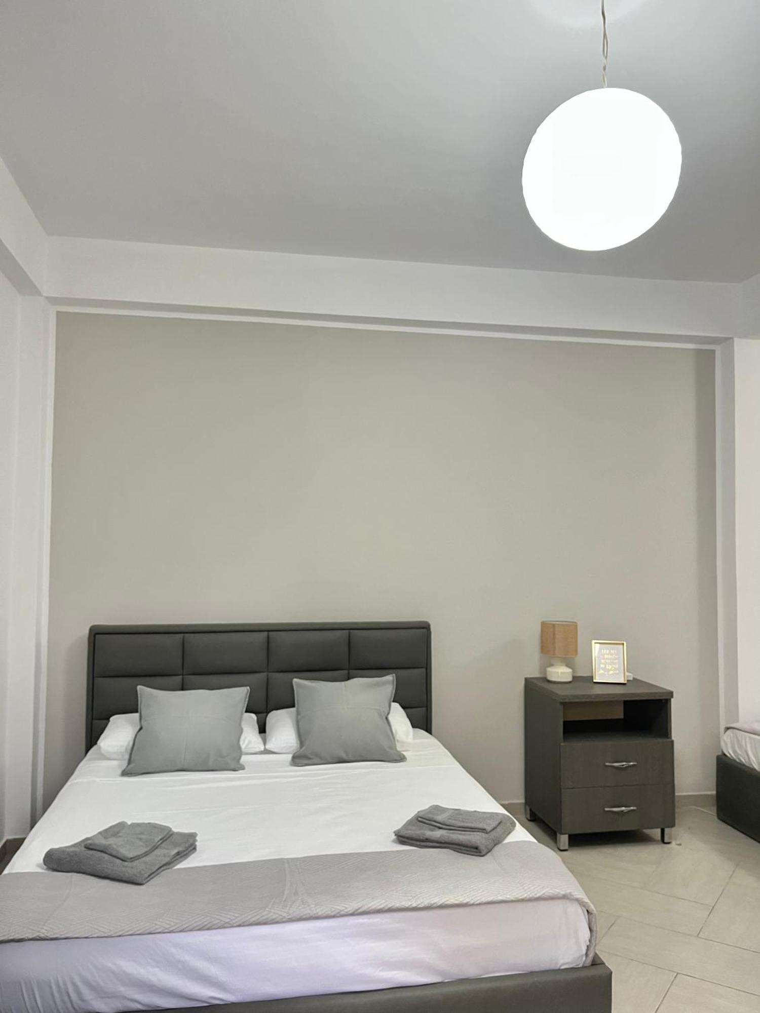 Blossom Apartments Vlorë Buitenkant foto