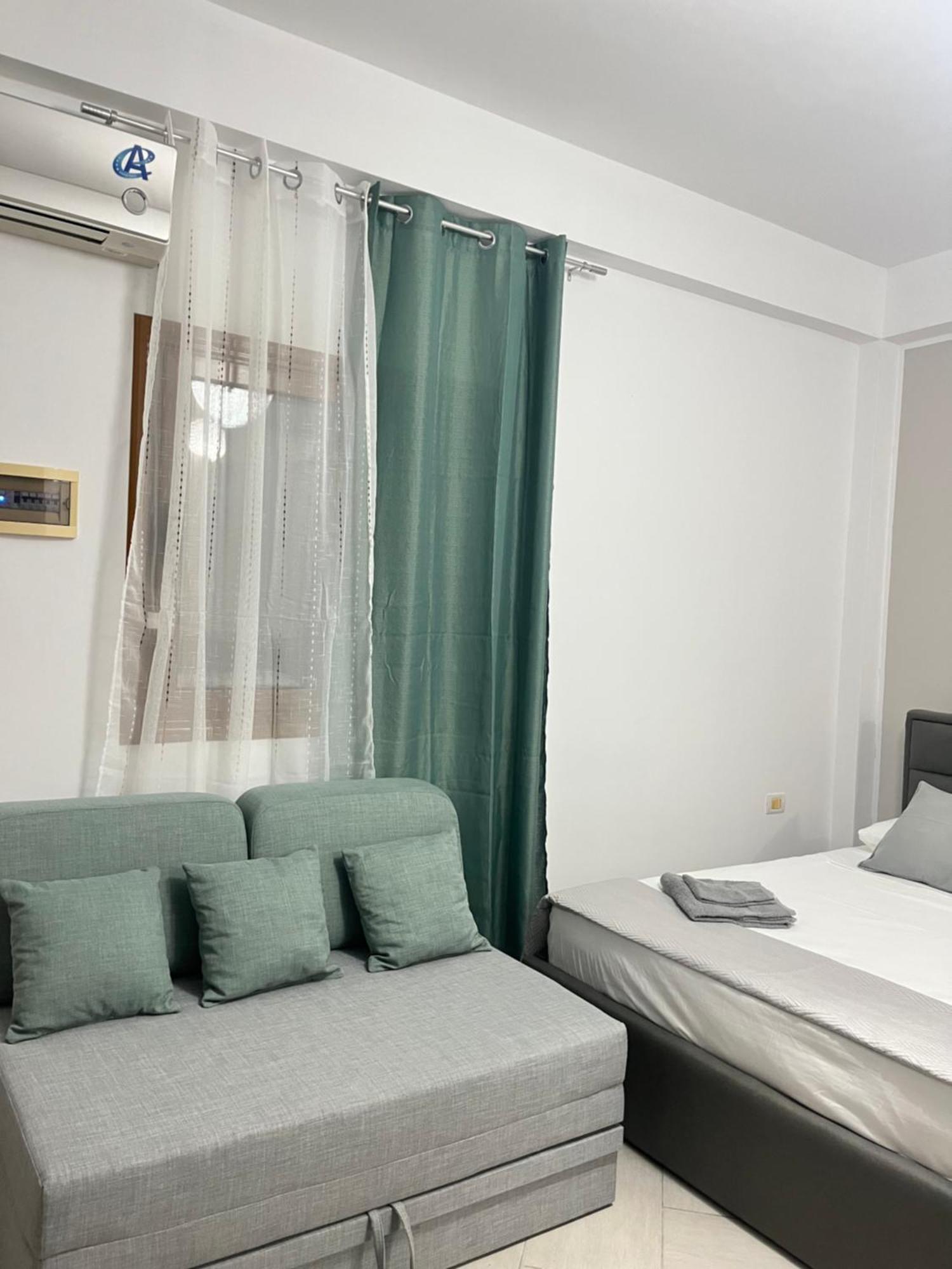 Blossom Apartments Vlorë Buitenkant foto