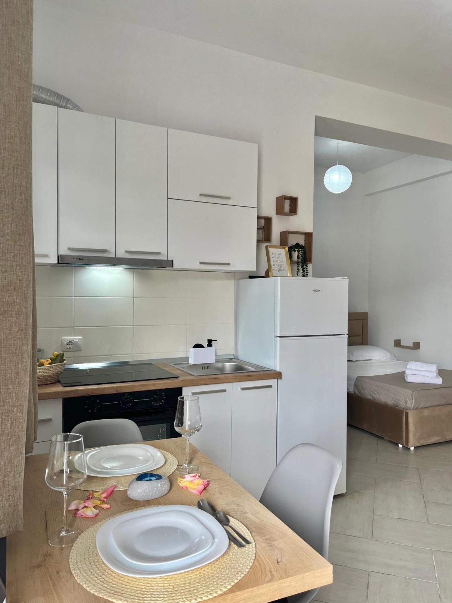 Blossom Apartments Vlorë Buitenkant foto
