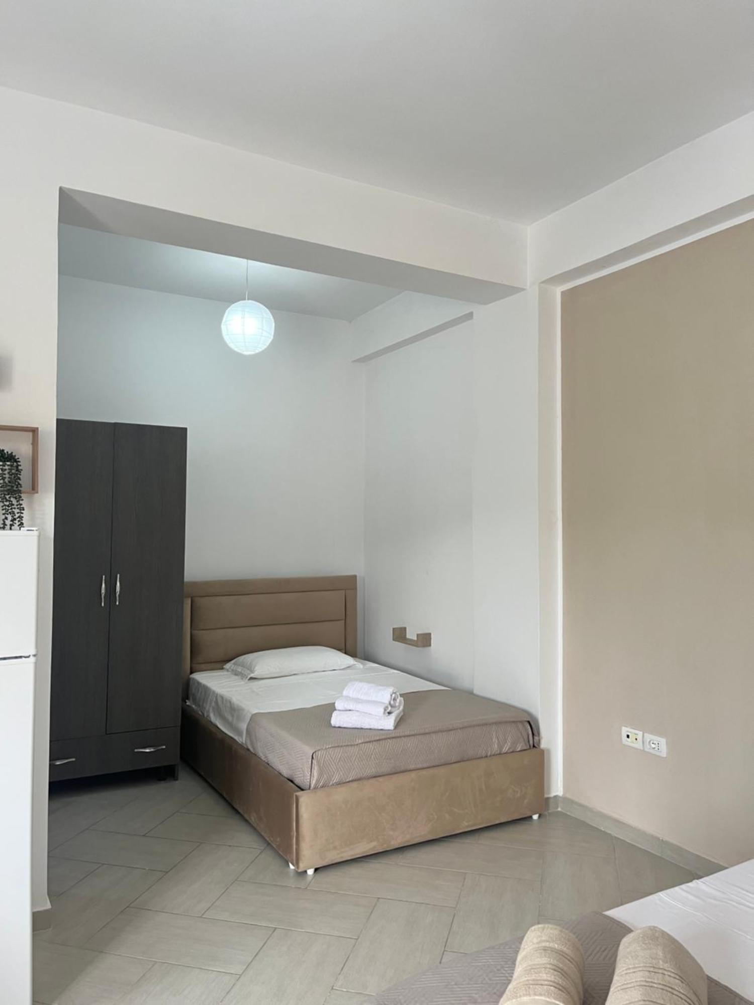 Blossom Apartments Vlorë Buitenkant foto